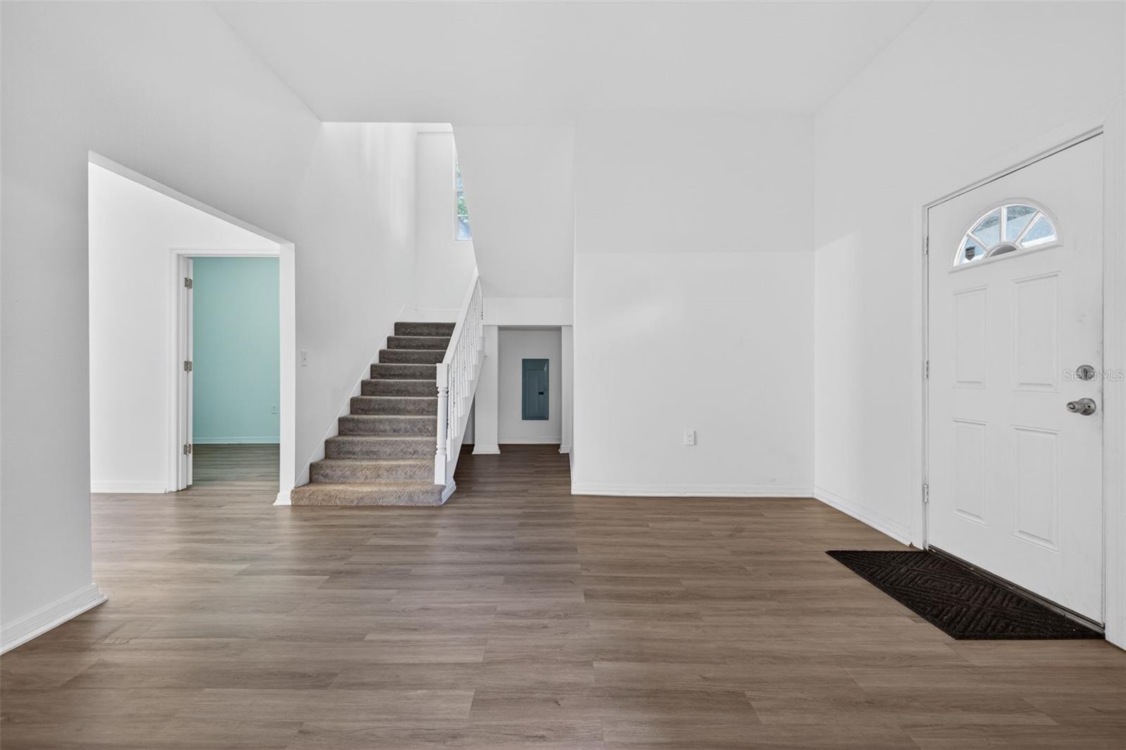 105 W COLUMBUS DRIVE