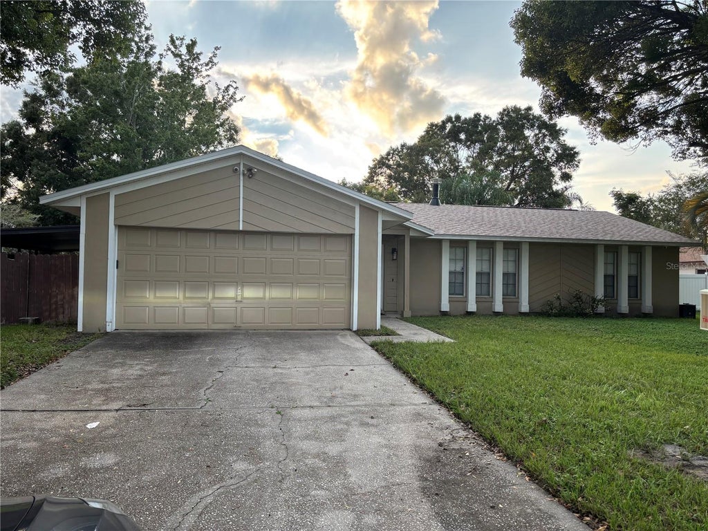 Photo of 858 Mosshart Lane, Orlando, FL 32825 (MLS # O6444068)
