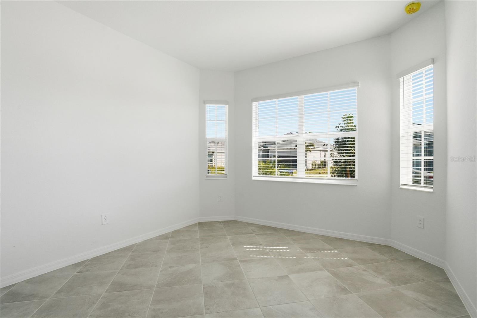 CALUSA COUNTRY CLUB - Residential