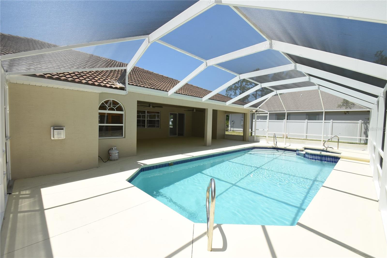 PINE LAKES - Residential
