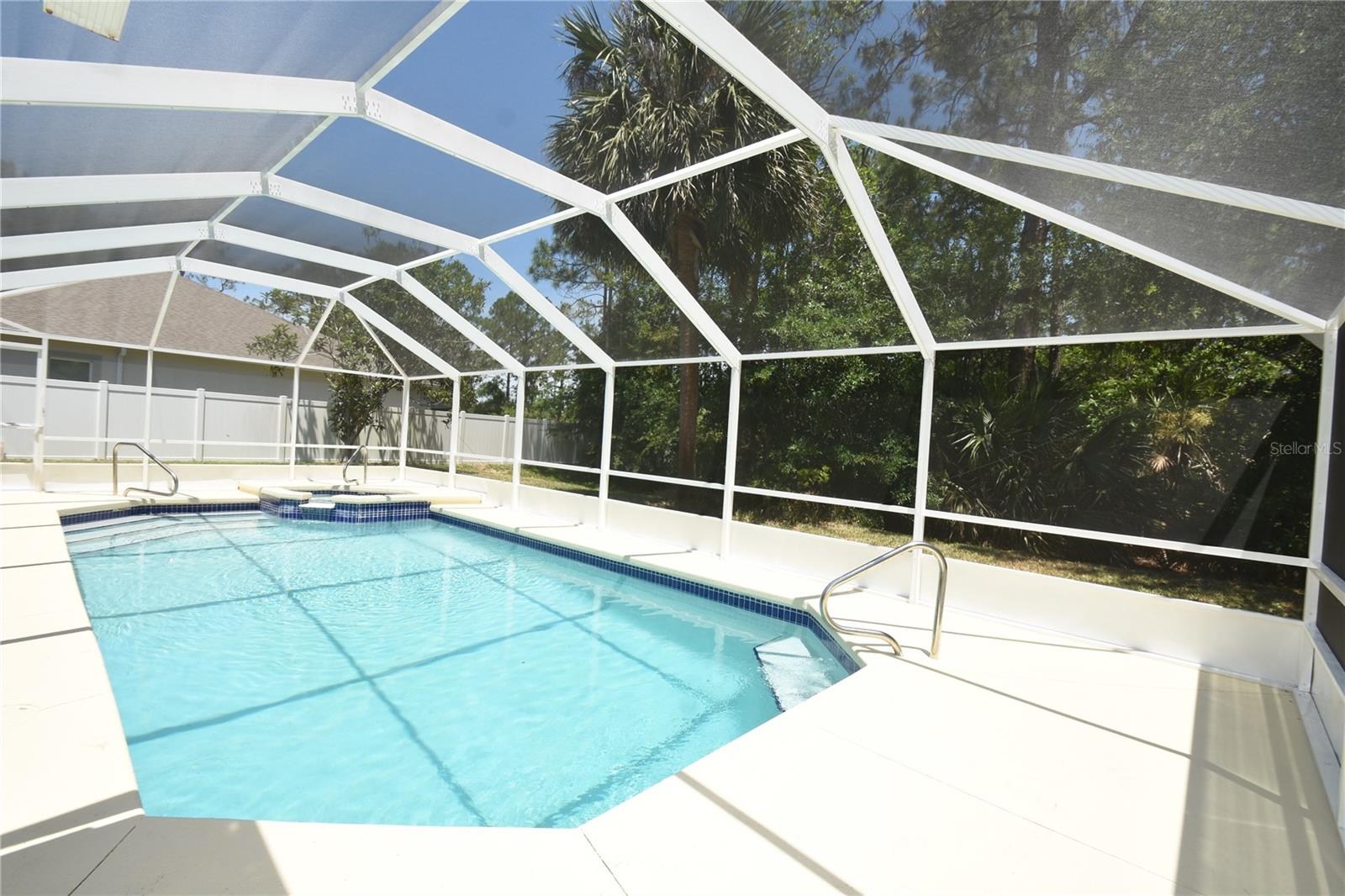 PINE LAKES - Residential