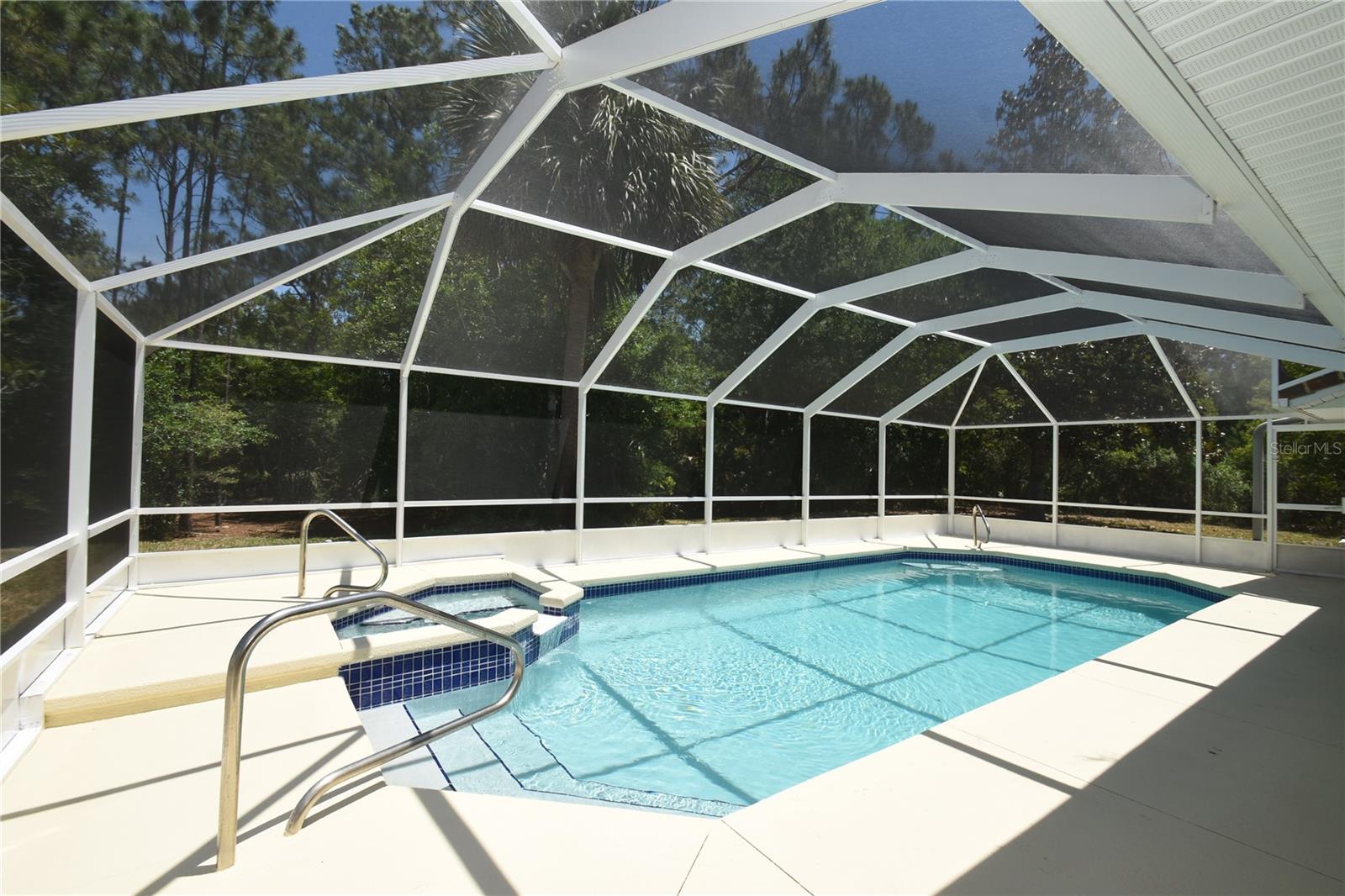 PINE LAKES - Residential