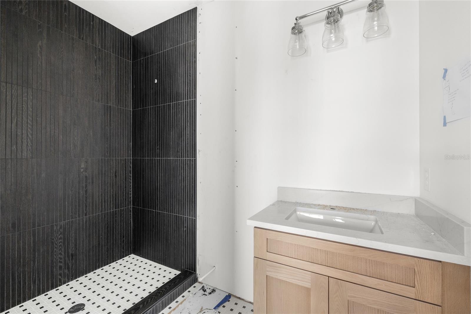 OAKLAND PK UN 7 SOUTH 112/136 LOT 175 - Residential