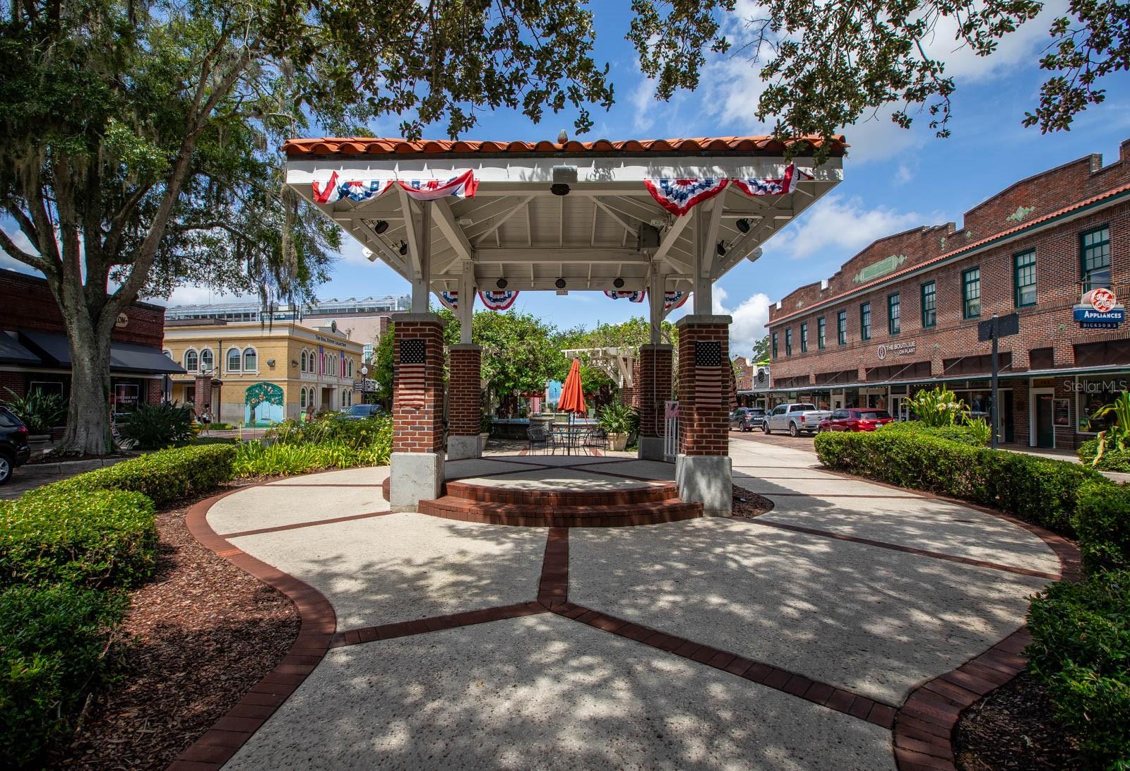 OAKLAND PK UN 7 SOUTH 112/136 LOT 175 - Residential