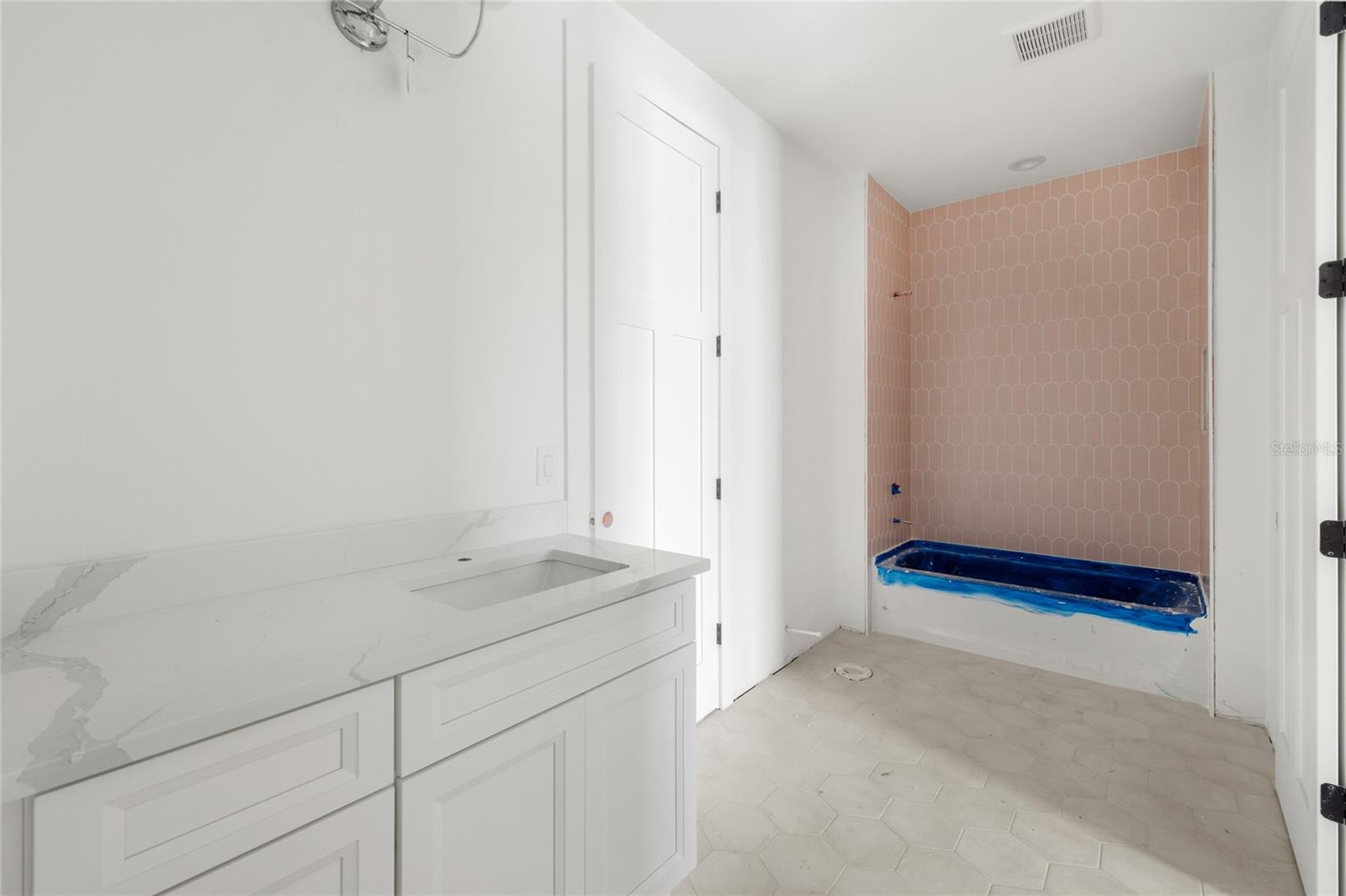 OAKLAND PK UN 7 SOUTH 112/136 LOT 175 - Residential