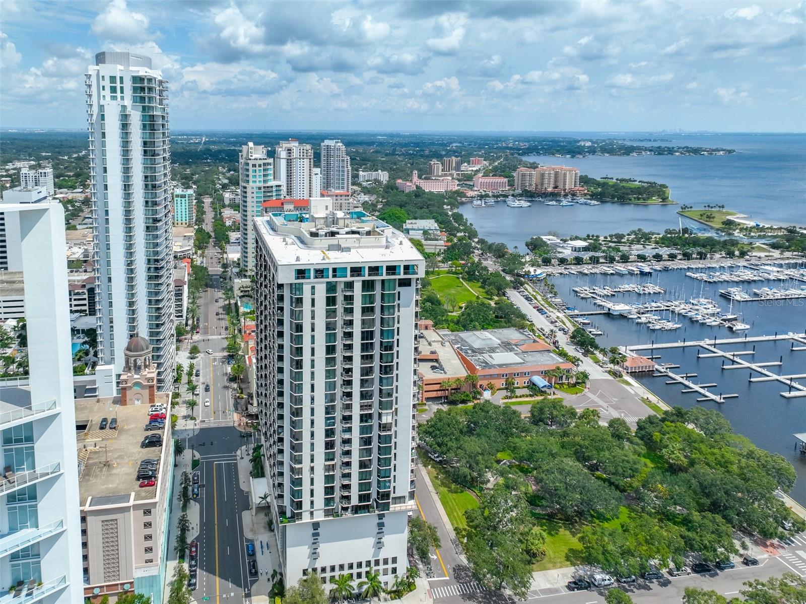 1 BEACH DRIVE SE 811