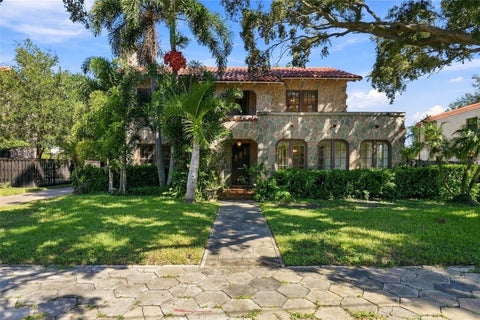 Photo of 955 39th Avenue N, St Petersburg, FL 33703 (MLS # TB8544632)