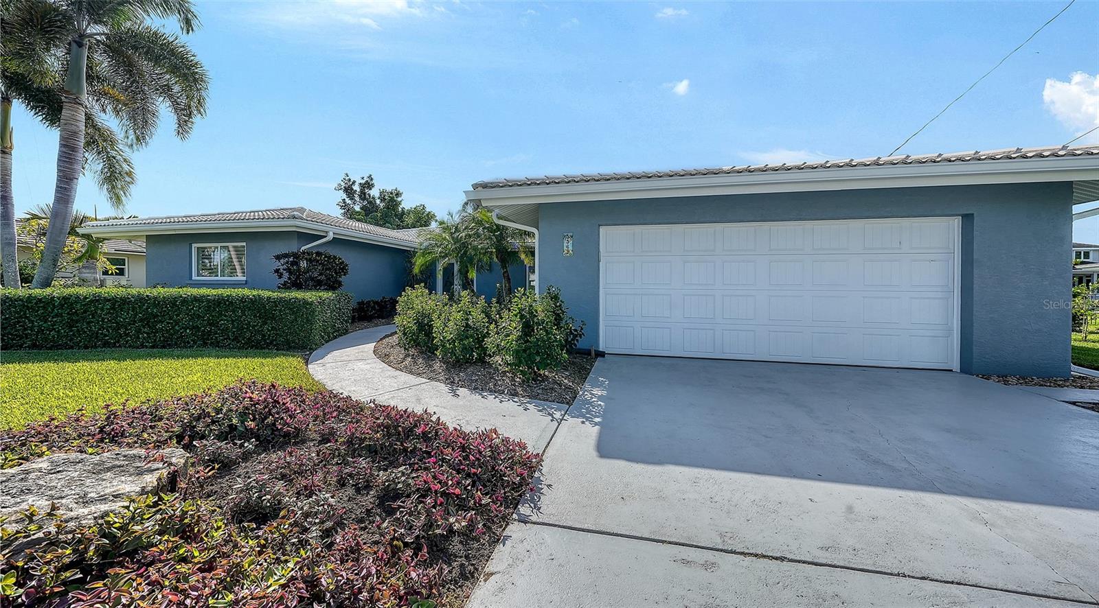 SIESTA ISLES - Residential