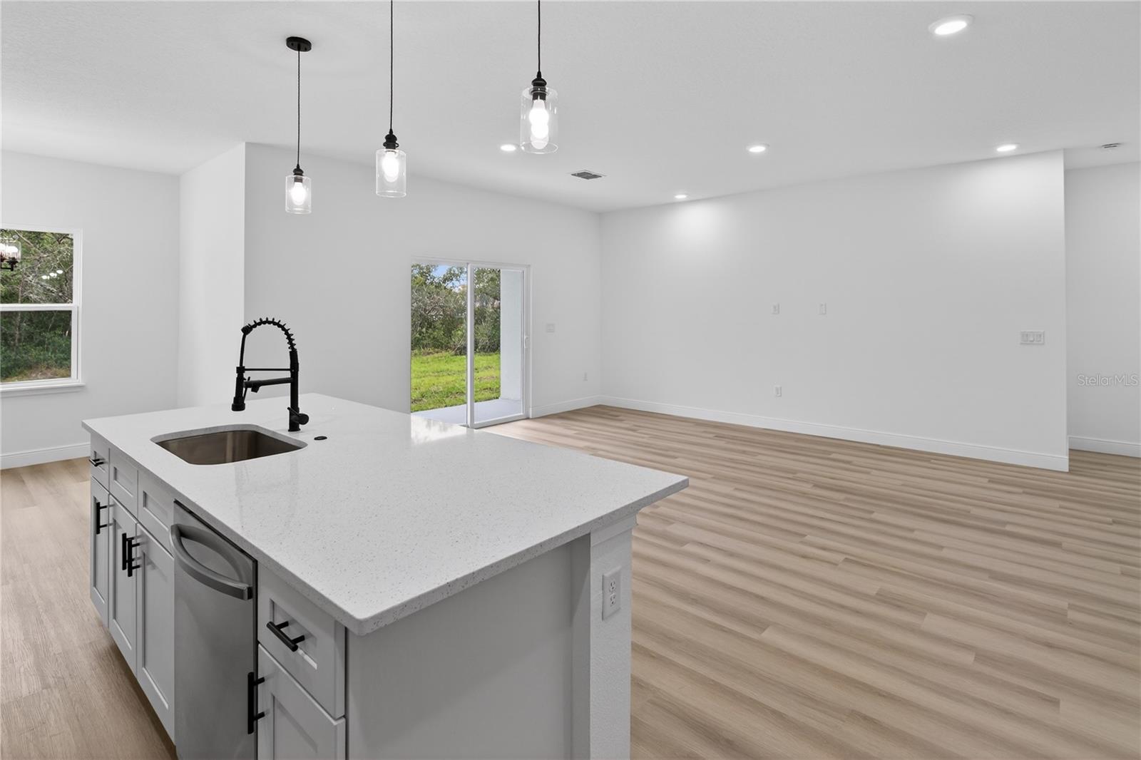 MARION OAKS UN 03 - Residential Lease