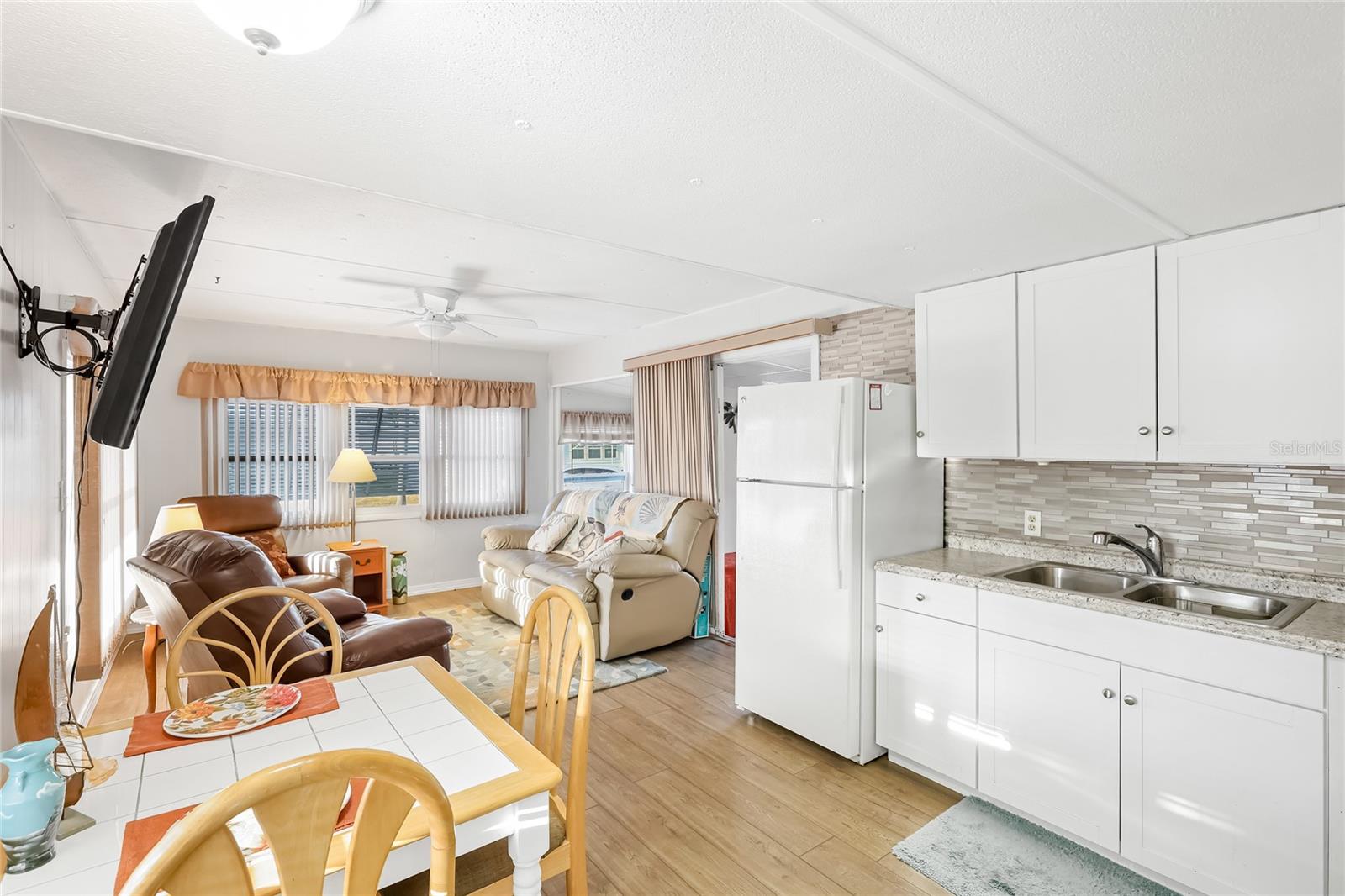 LEISURE LAKE VILLAGE AKA LEISURE LAKE MHP CO-OP - Residential