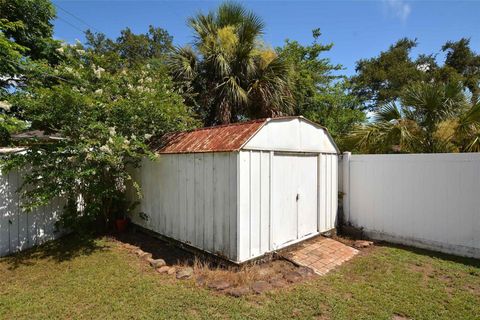 A home in LAKELAND