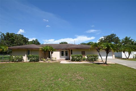 A home in LAKELAND