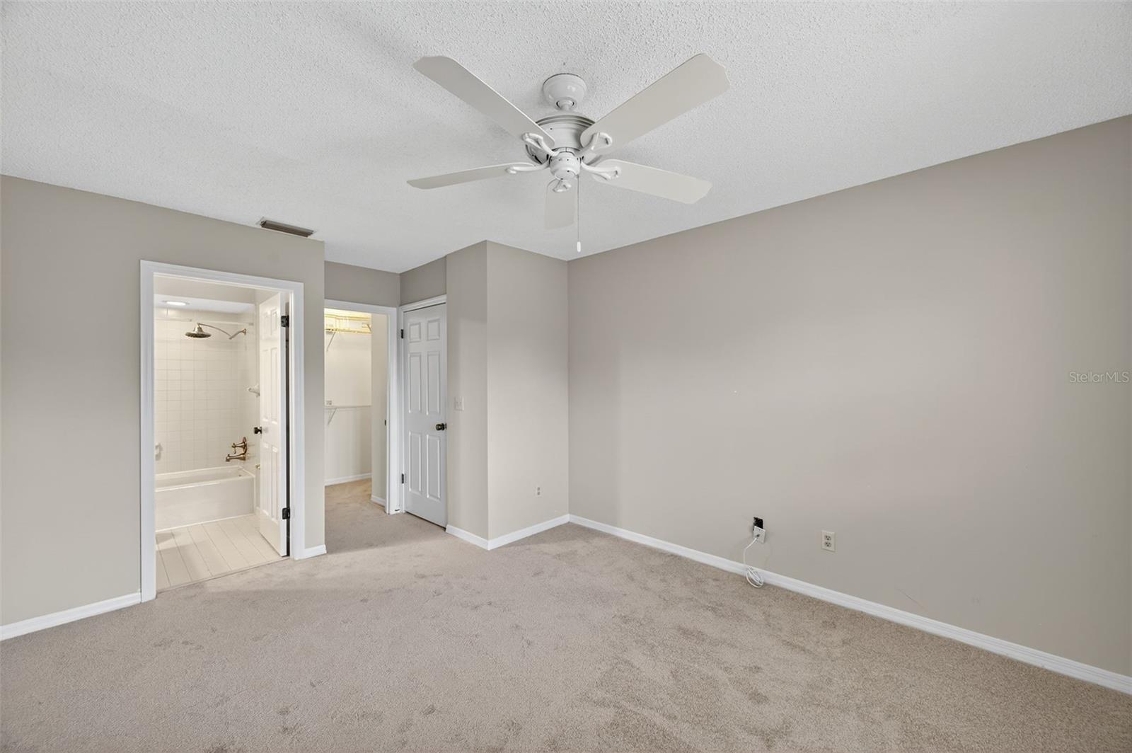 LAKEPOINTE VILLAS - Residential