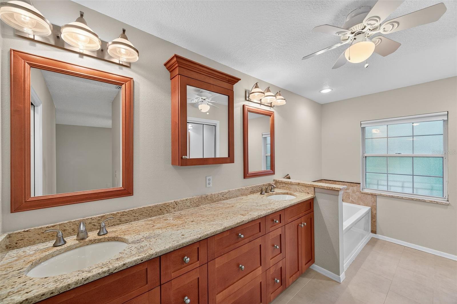 LAKEPOINTE VILLAS - Residential