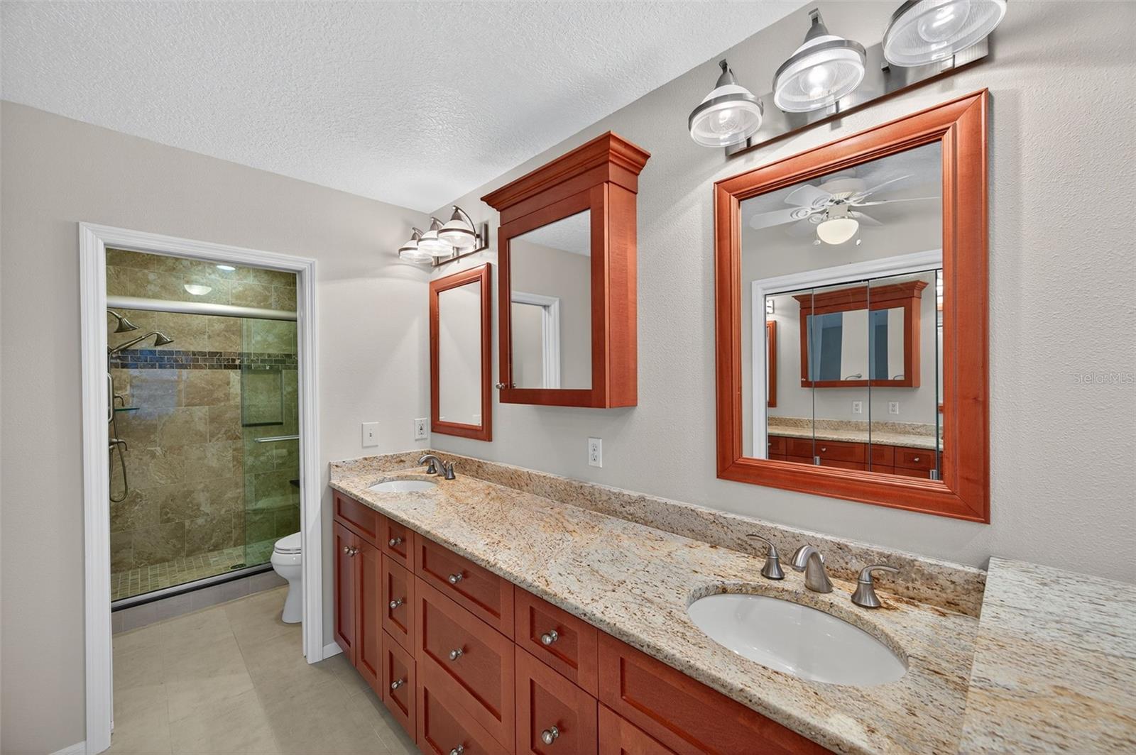 LAKEPOINTE VILLAS - Residential