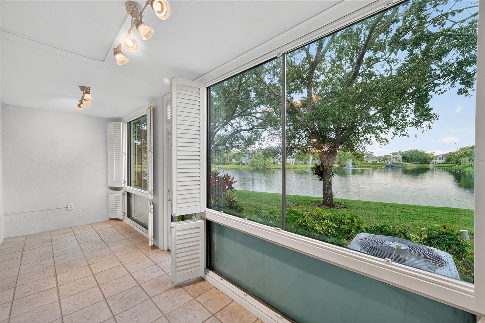 LAKEPOINTE VILLAS - Residential