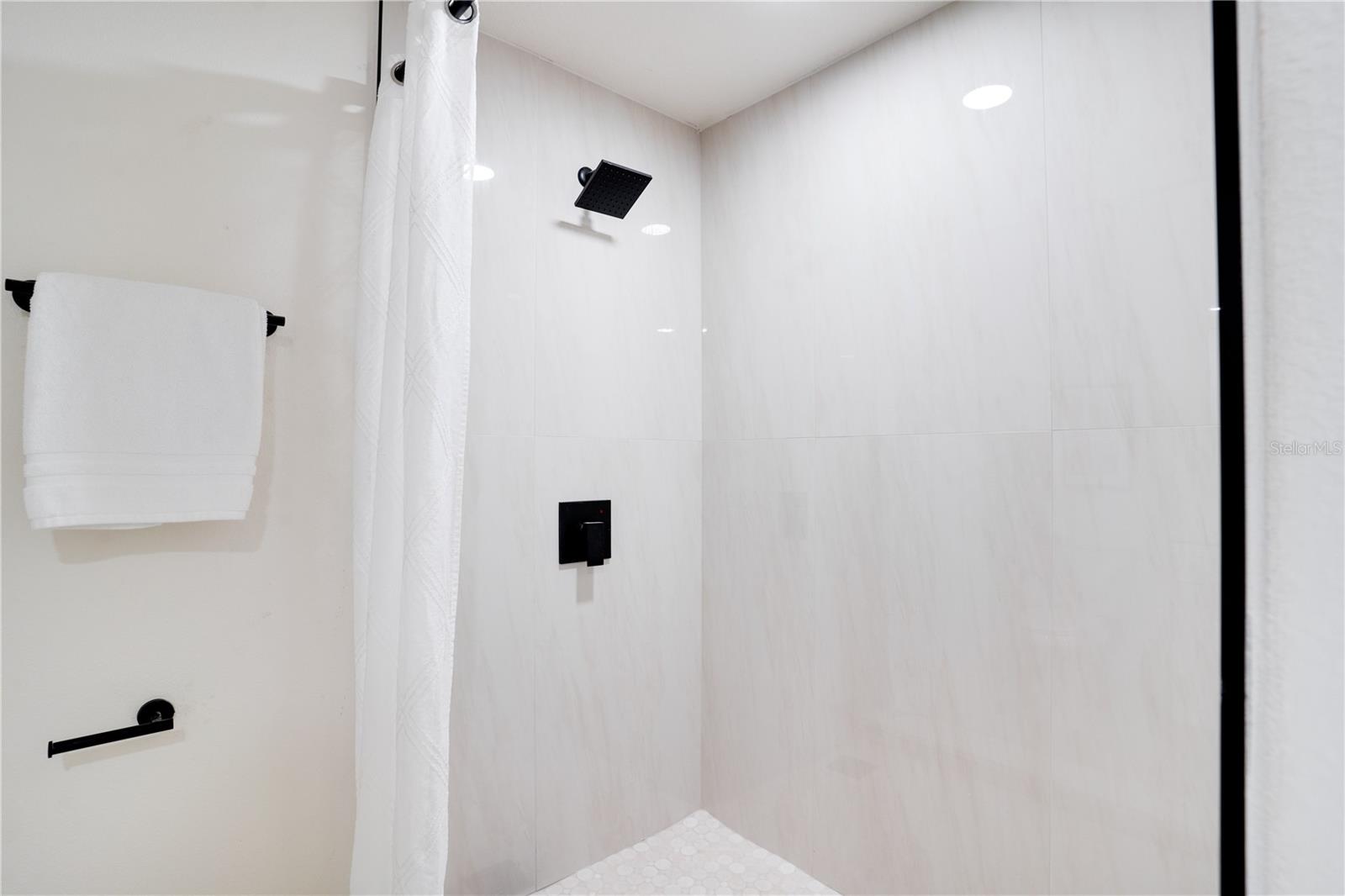 PINE BAY PARK - Residential