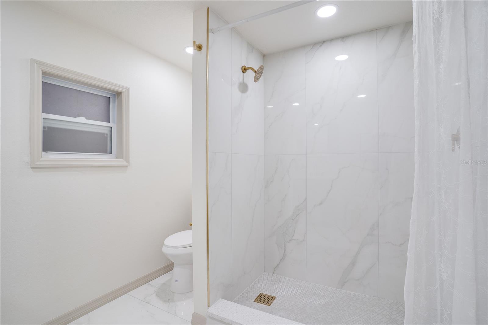 PINE BAY PARK - Residential