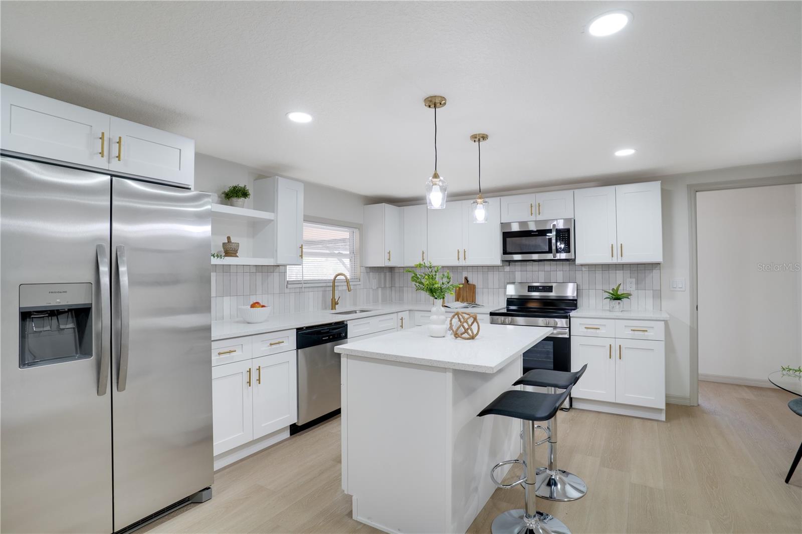 PINE BAY PARK - Residential