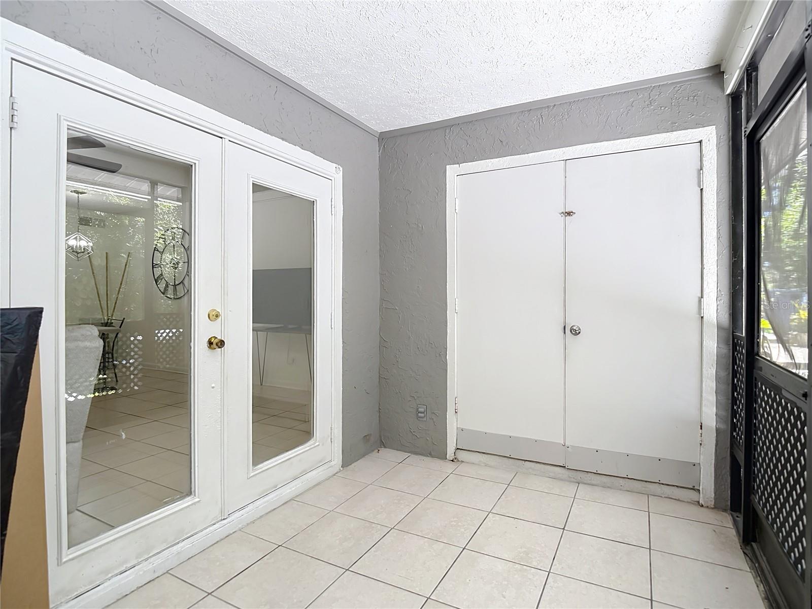 CARROLLWOOD OAKS - Residential