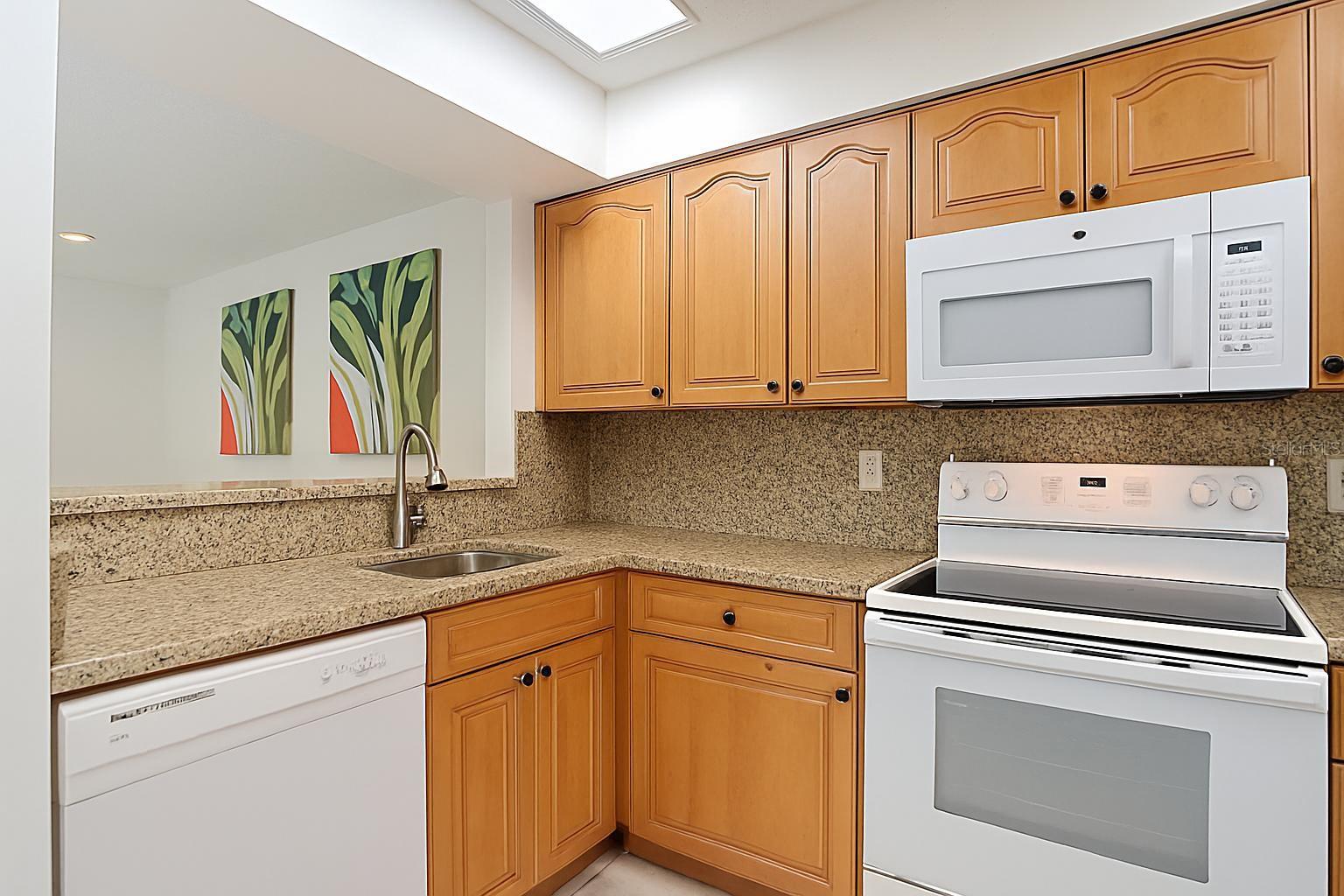 CARROLLWOOD OAKS - Residential