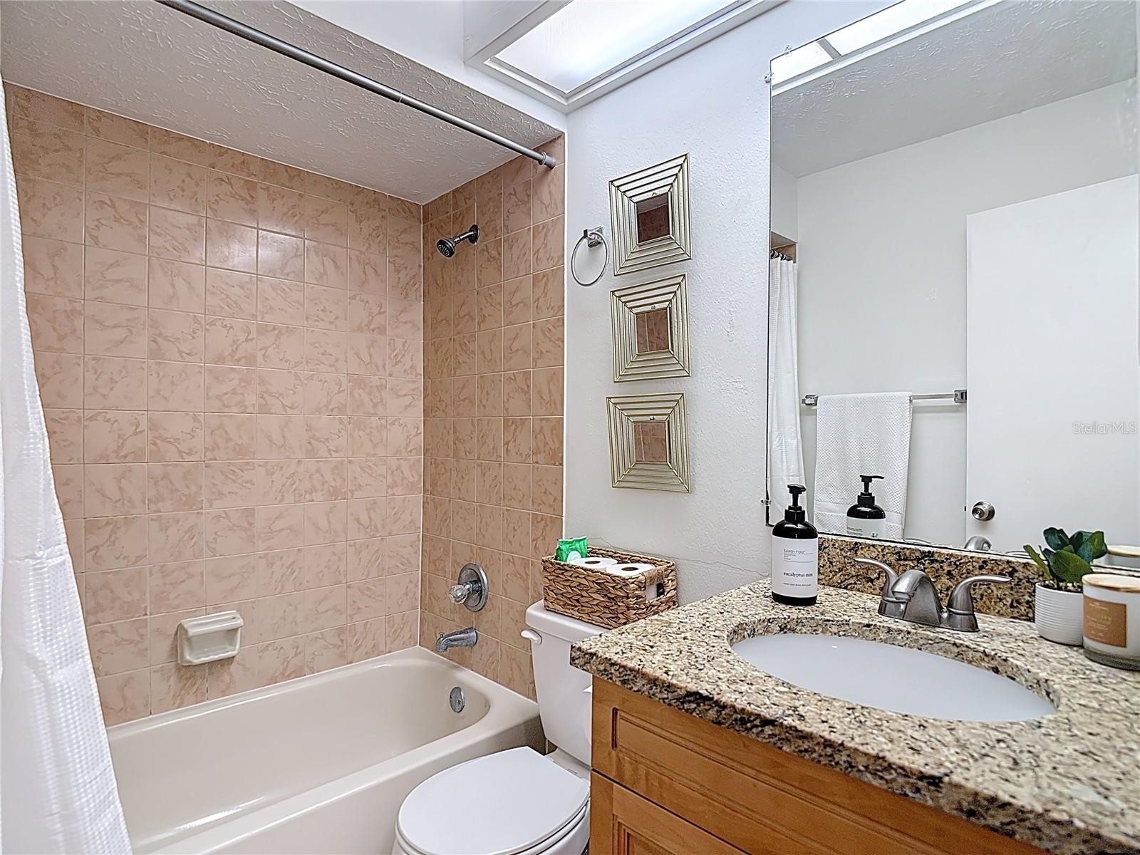 CARROLLWOOD OAKS - Residential