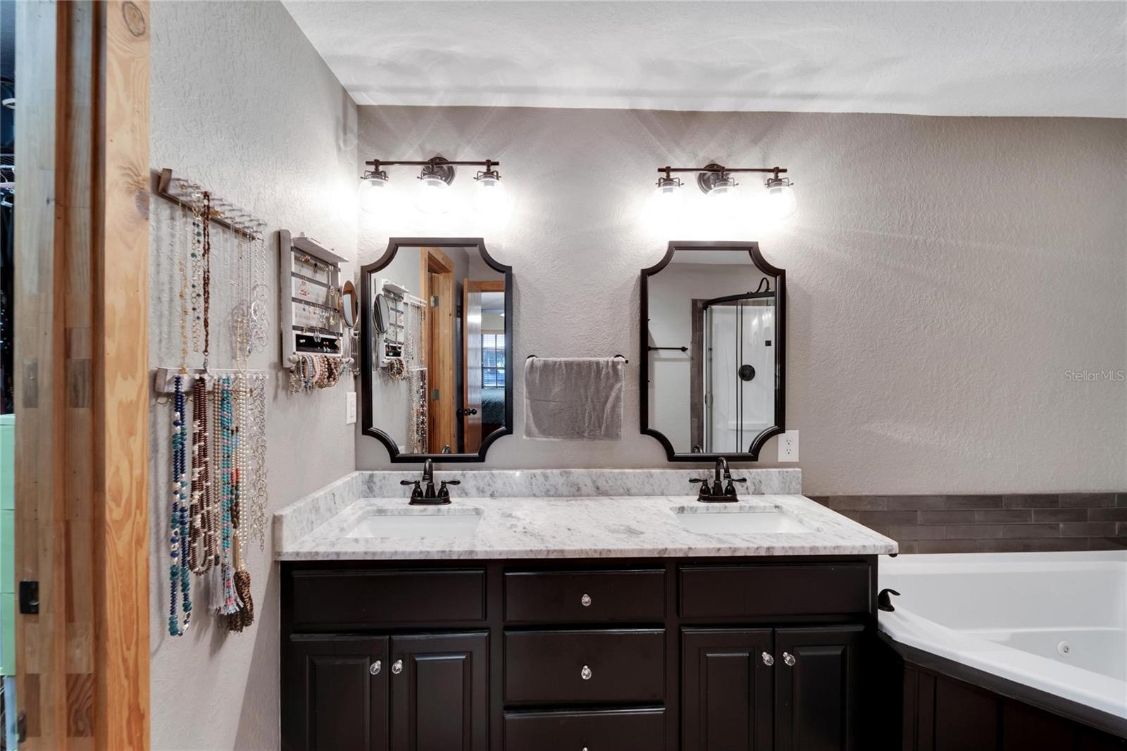 OLD HICKERY - Residential