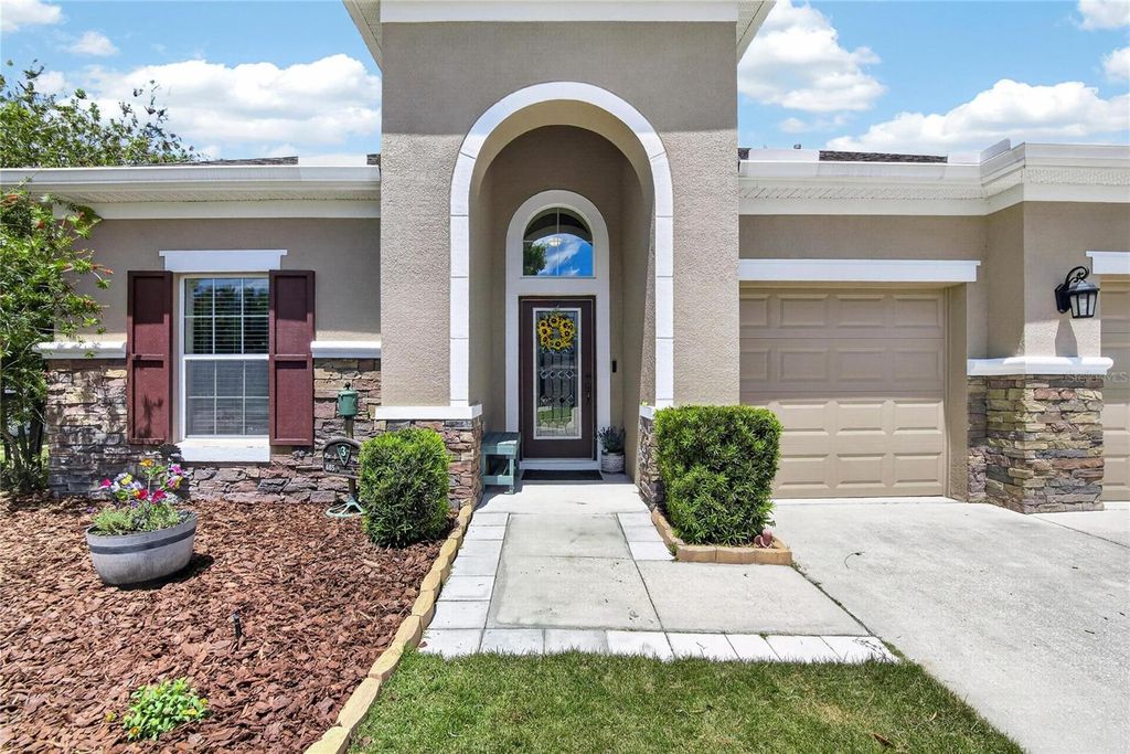 Photo of 11321 Scribner Station Lane, Lithia, FL 33547 (MLS # TB8502499)