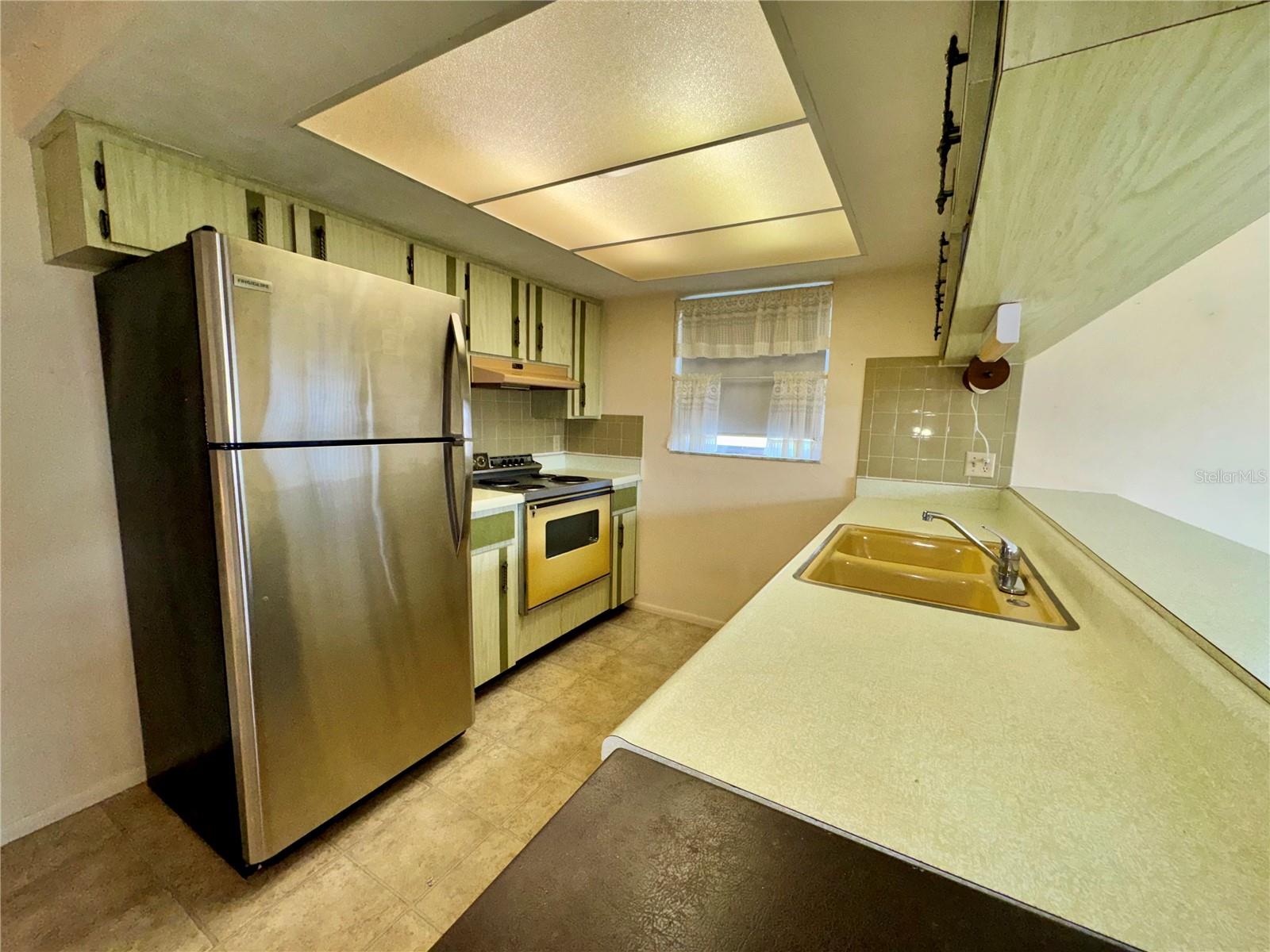 COLONIAL HILLS - Residential