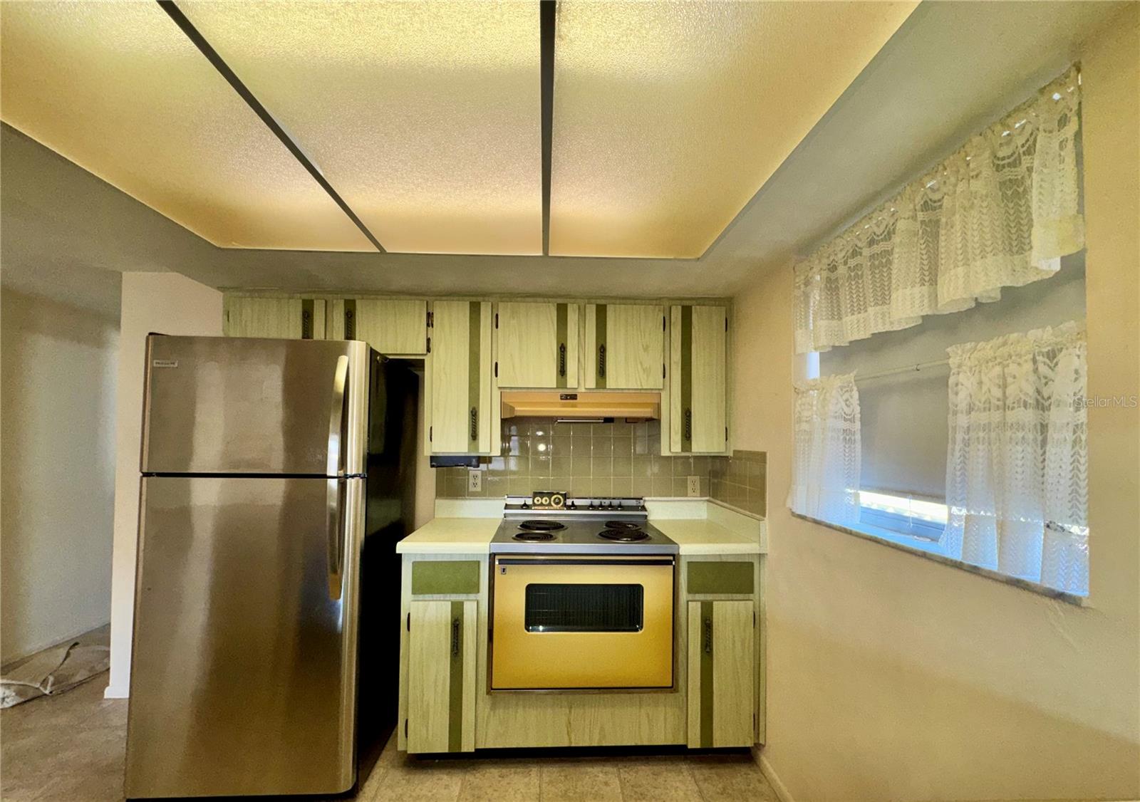 COLONIAL HILLS - Residential