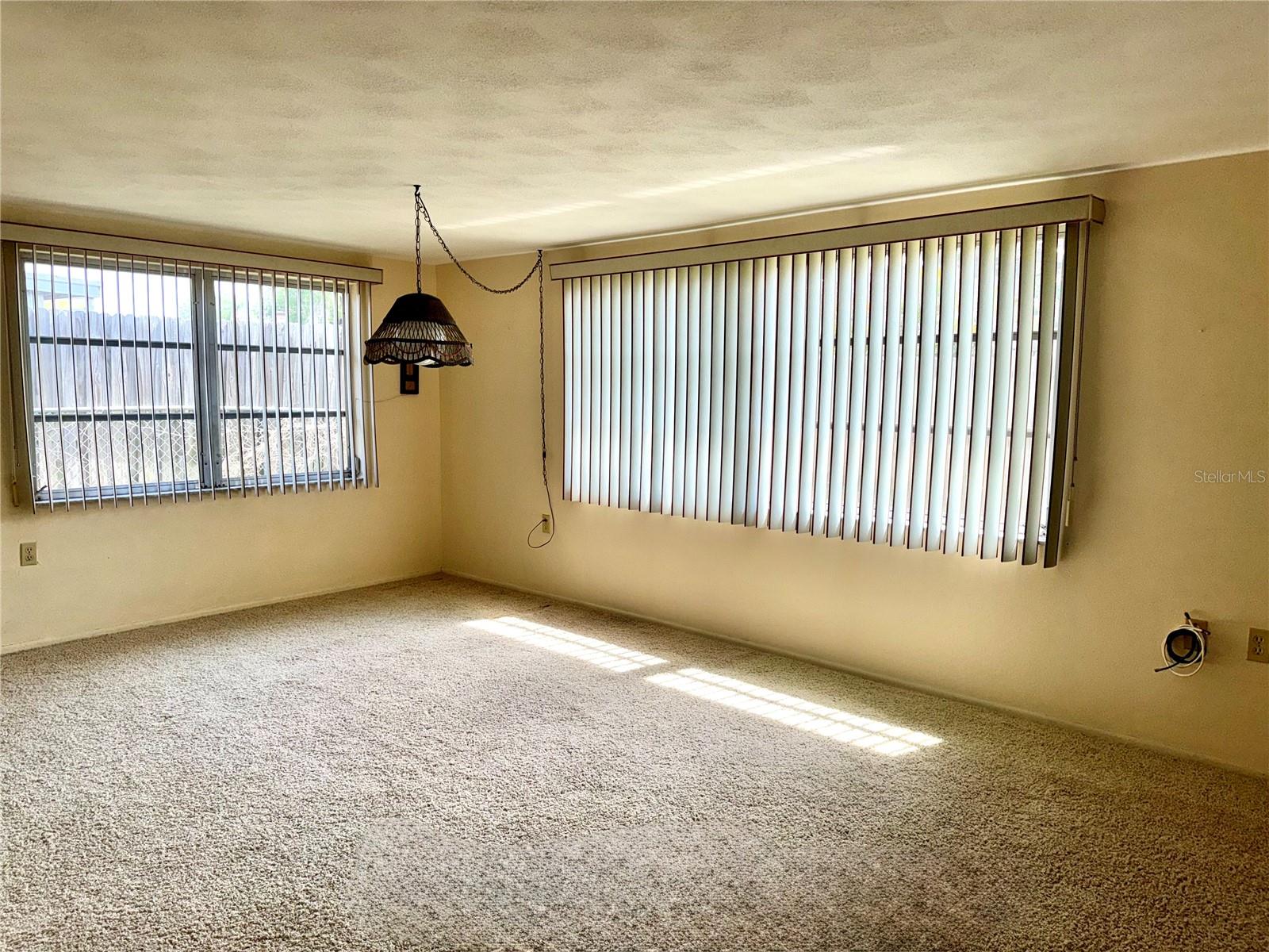 COLONIAL HILLS - Residential