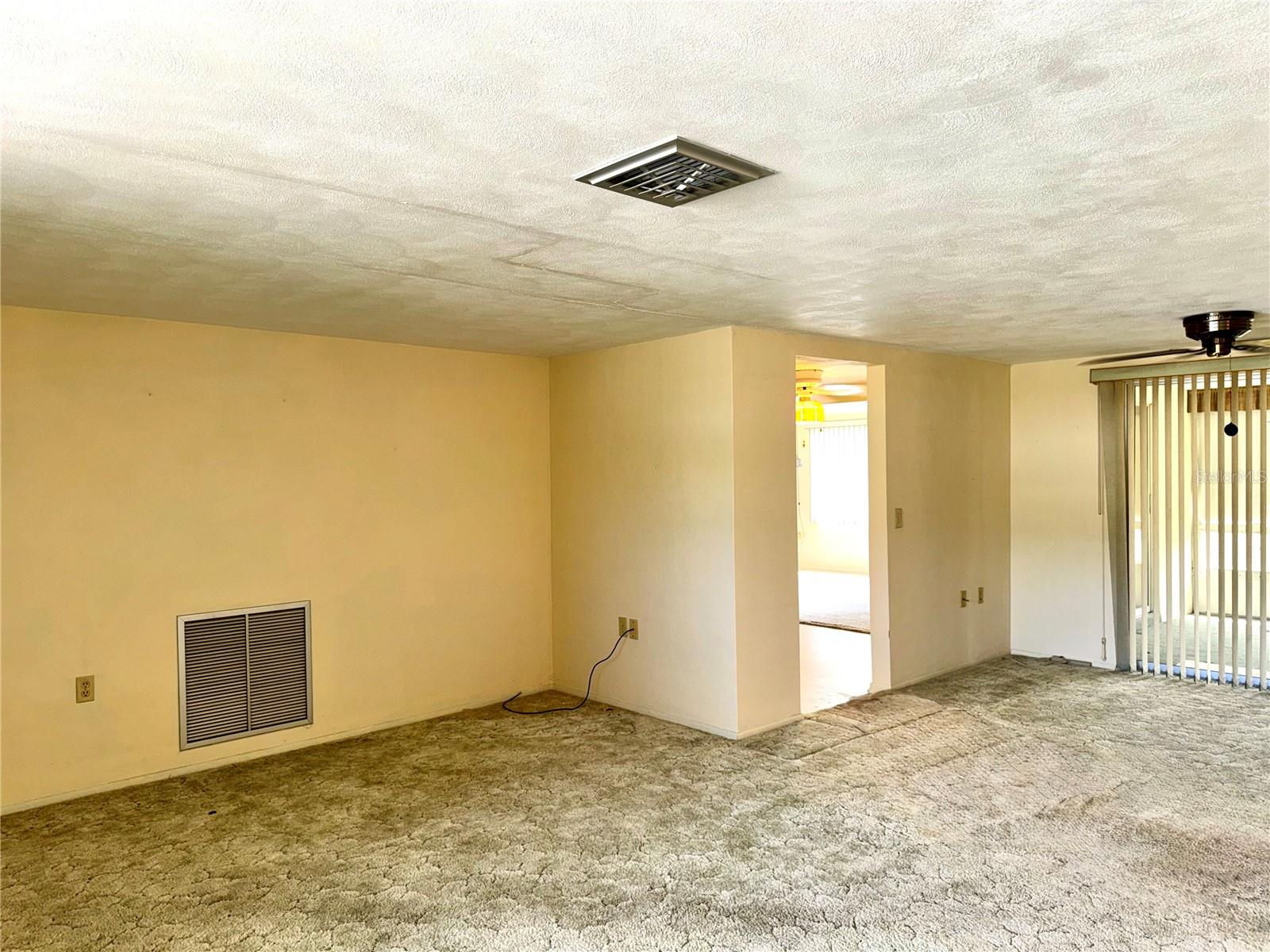 COLONIAL HILLS - Residential
