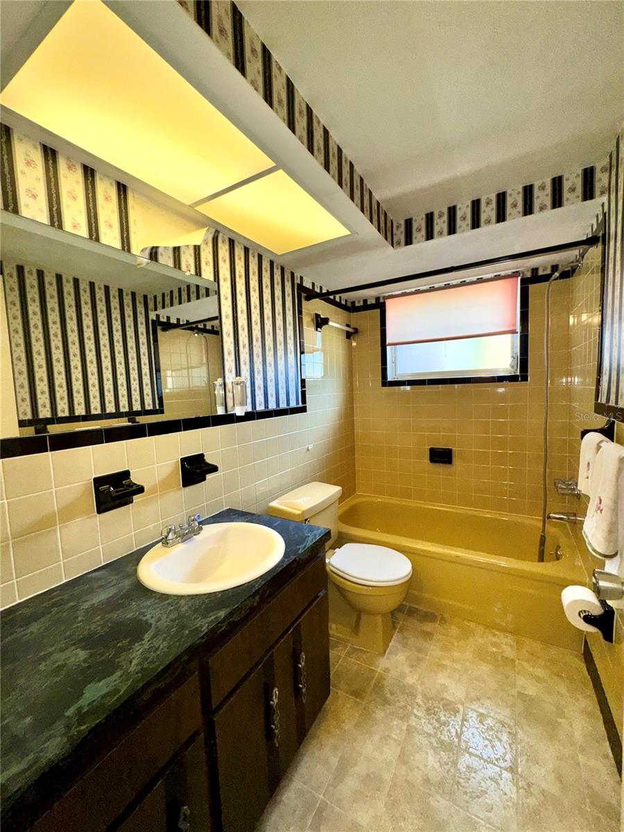 COLONIAL HILLS - Residential