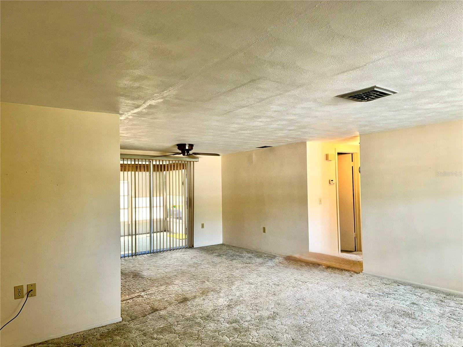 COLONIAL HILLS - Residential