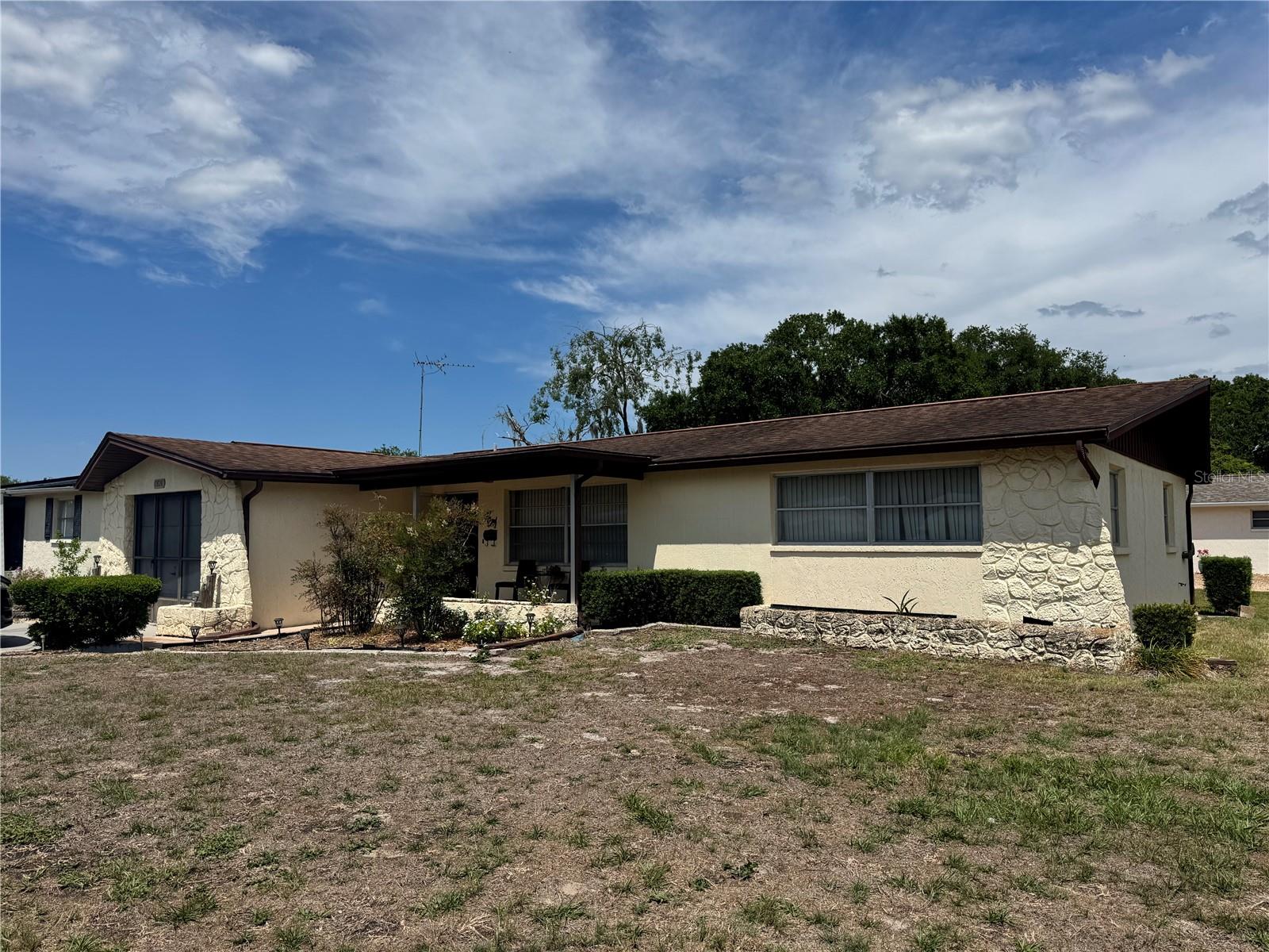 COLONIAL HILLS - Residential