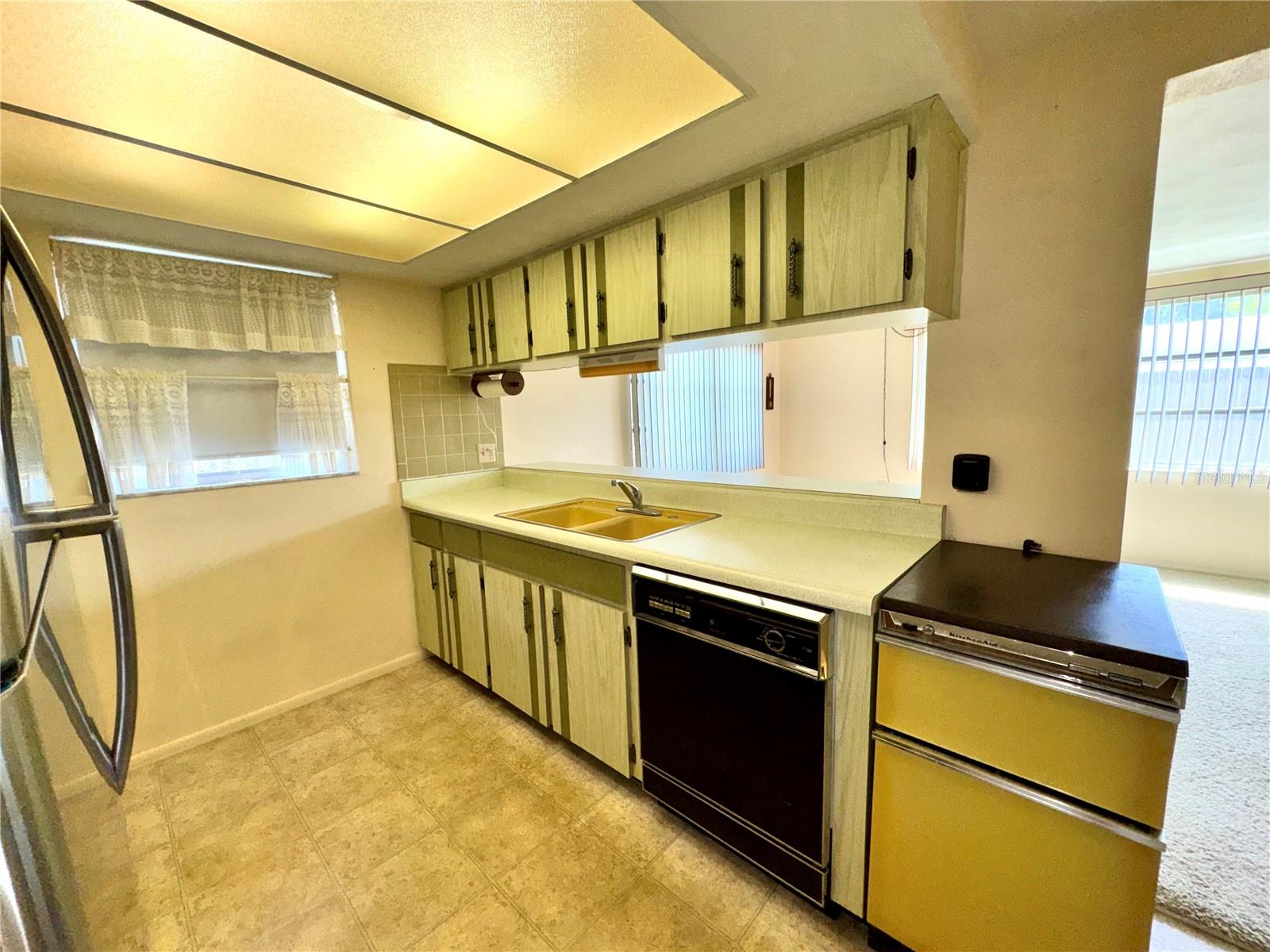 COLONIAL HILLS - Residential