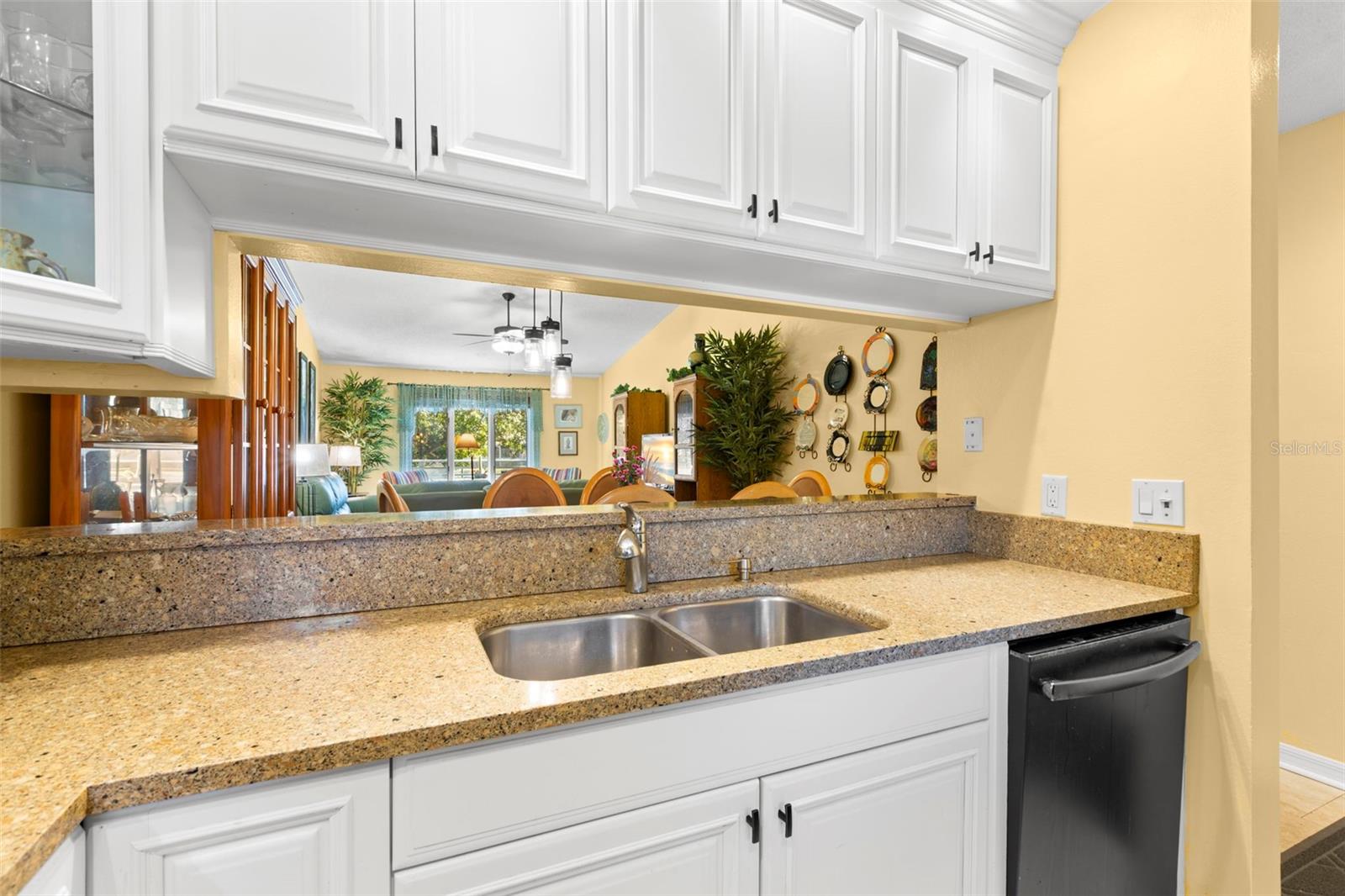 POINTE ALEXIS SOUTH - Residential