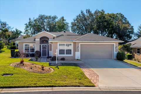 A home in TAVARES