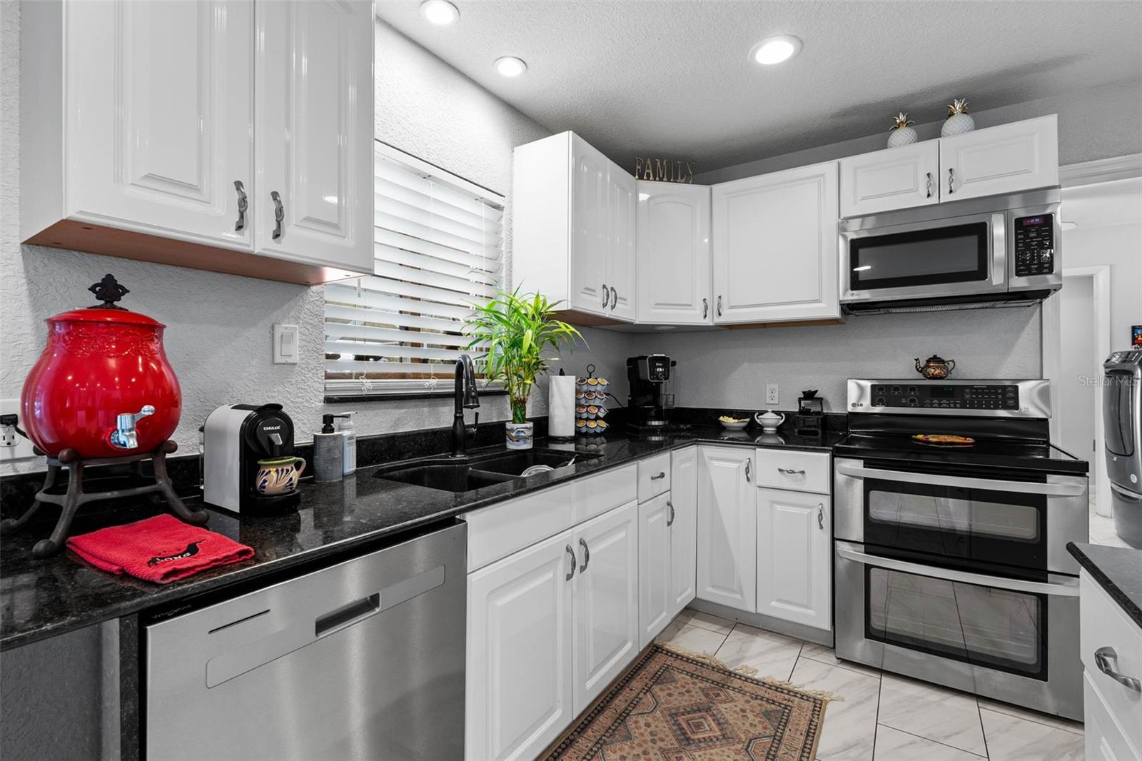 OAKVIEW ESTATES UN #3 - Residential