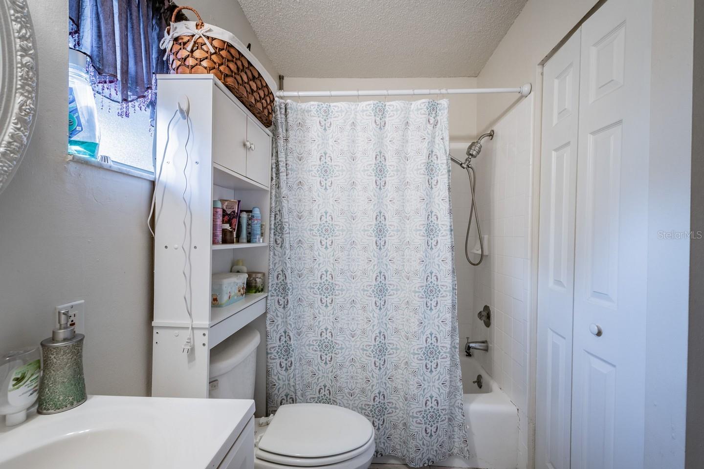 FAIRWAY OAKS - Residential Lease