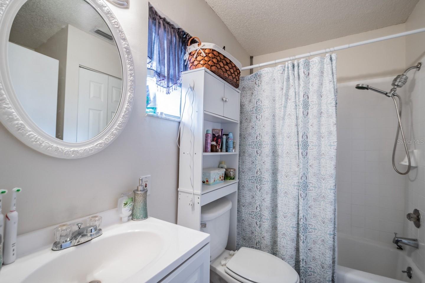 FAIRWAY OAKS - Residential Lease