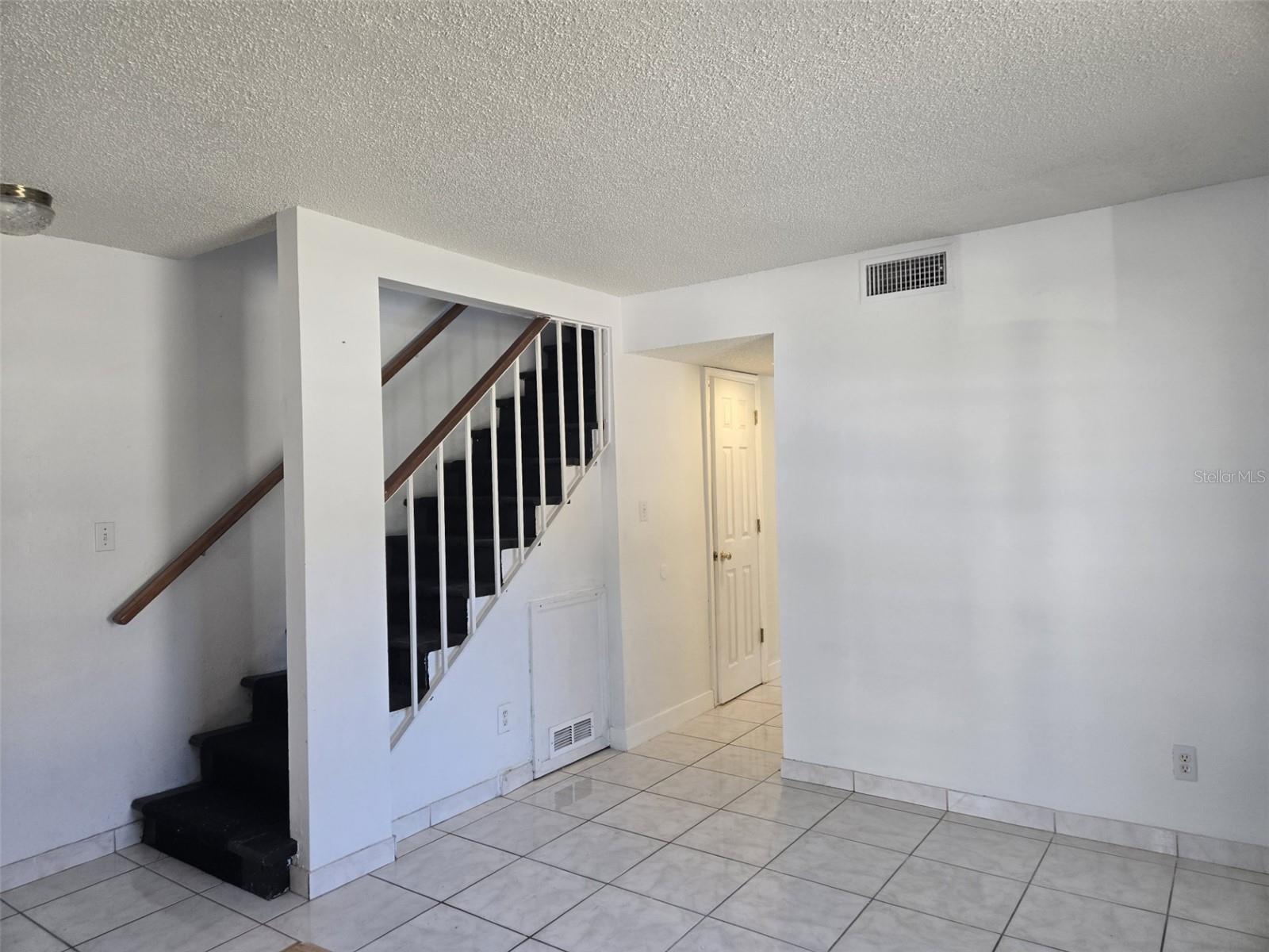 FAIRWAY OAKS - Residential Lease