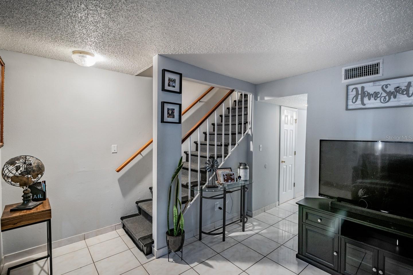 FAIRWAY OAKS - Residential Lease