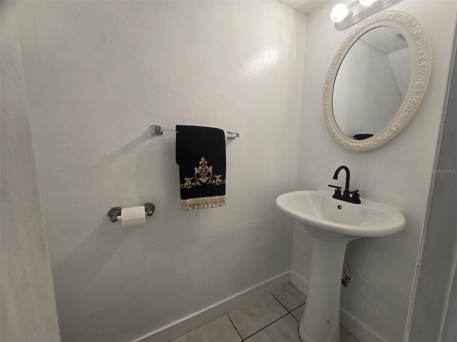 FAIRWAY OAKS - Residential Lease