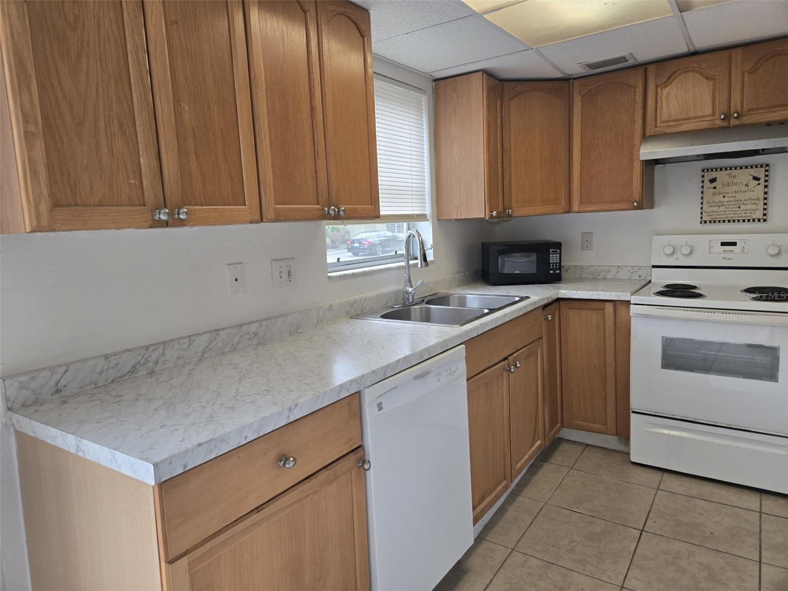 FAIRWAY OAKS - Residential Lease