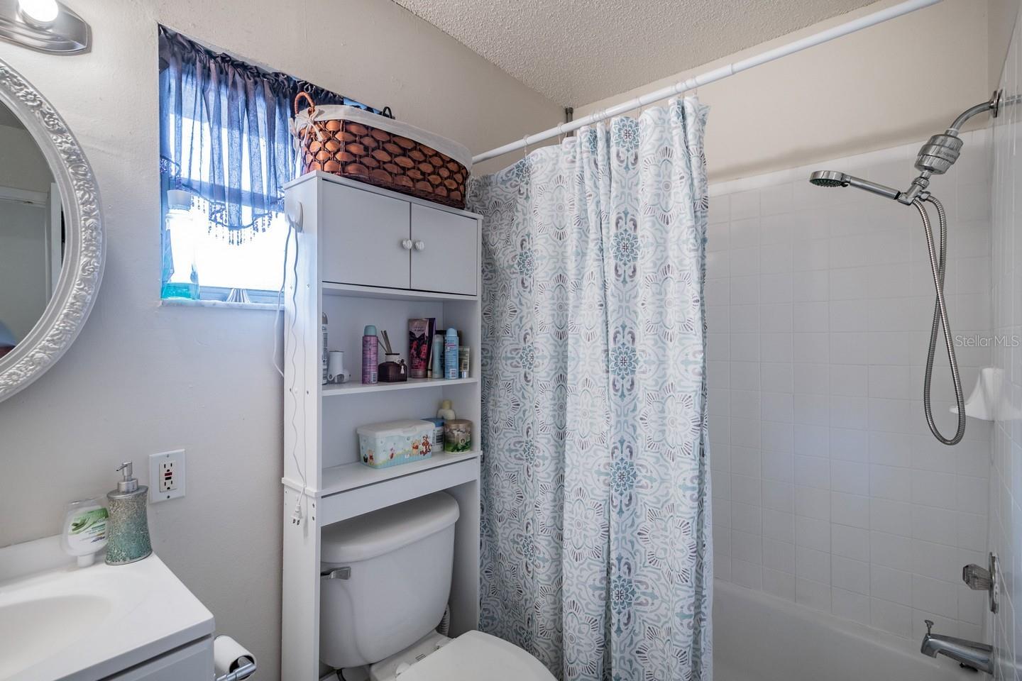 FAIRWAY OAKS - Residential Lease