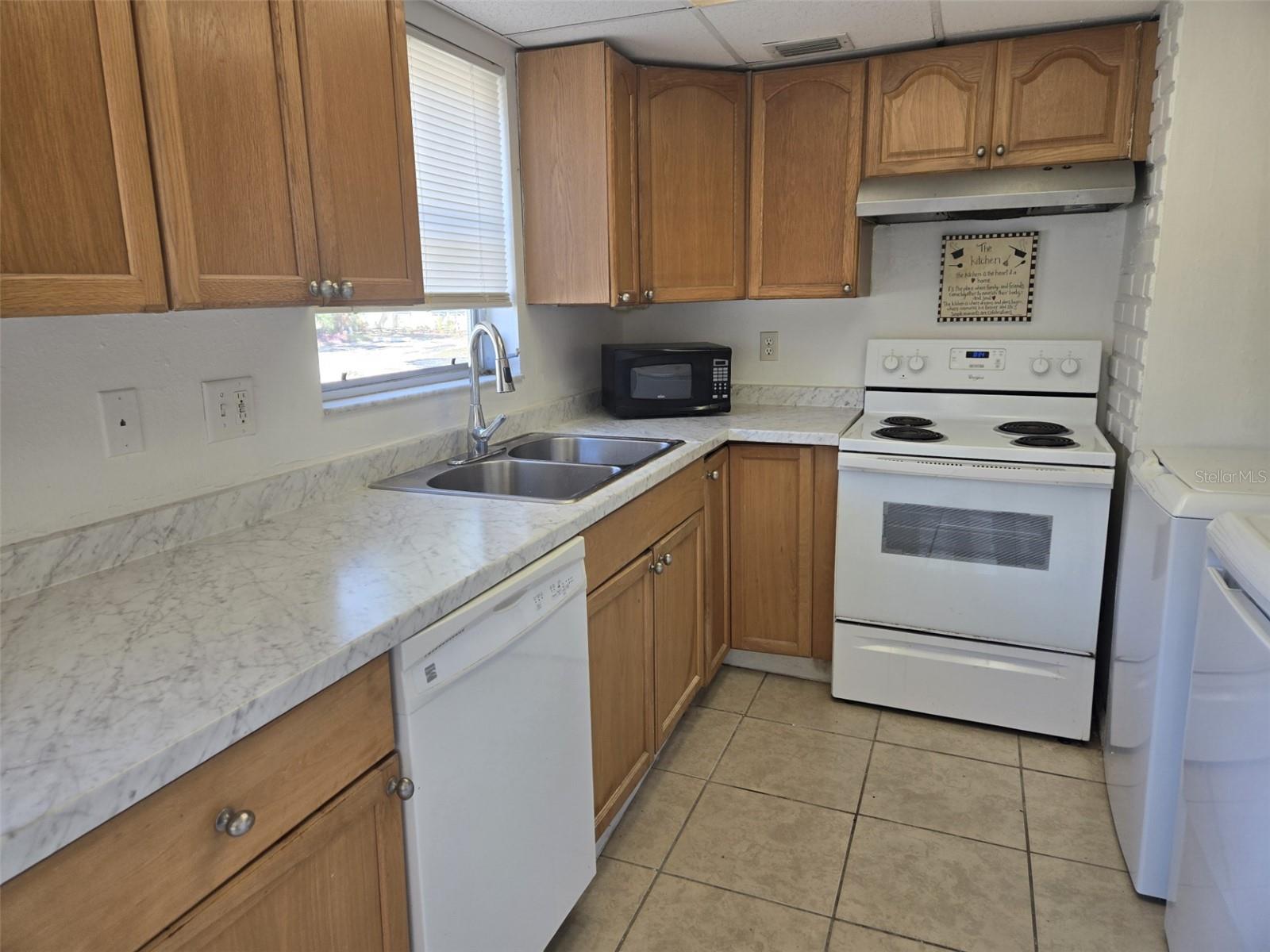 FAIRWAY OAKS - Residential Lease