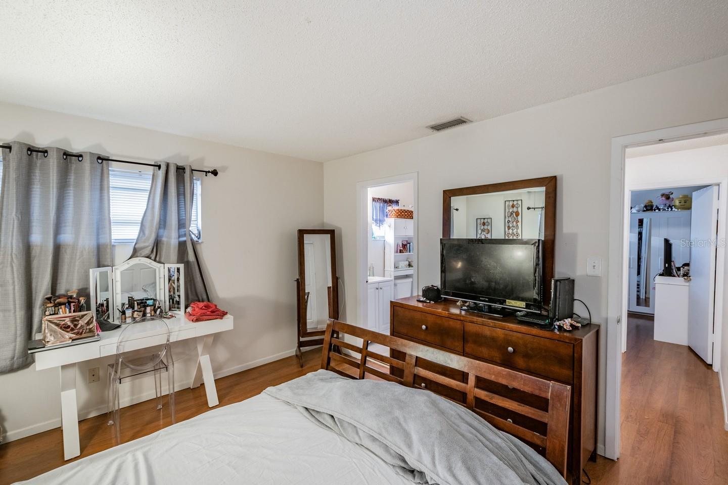 FAIRWAY OAKS - Residential Lease