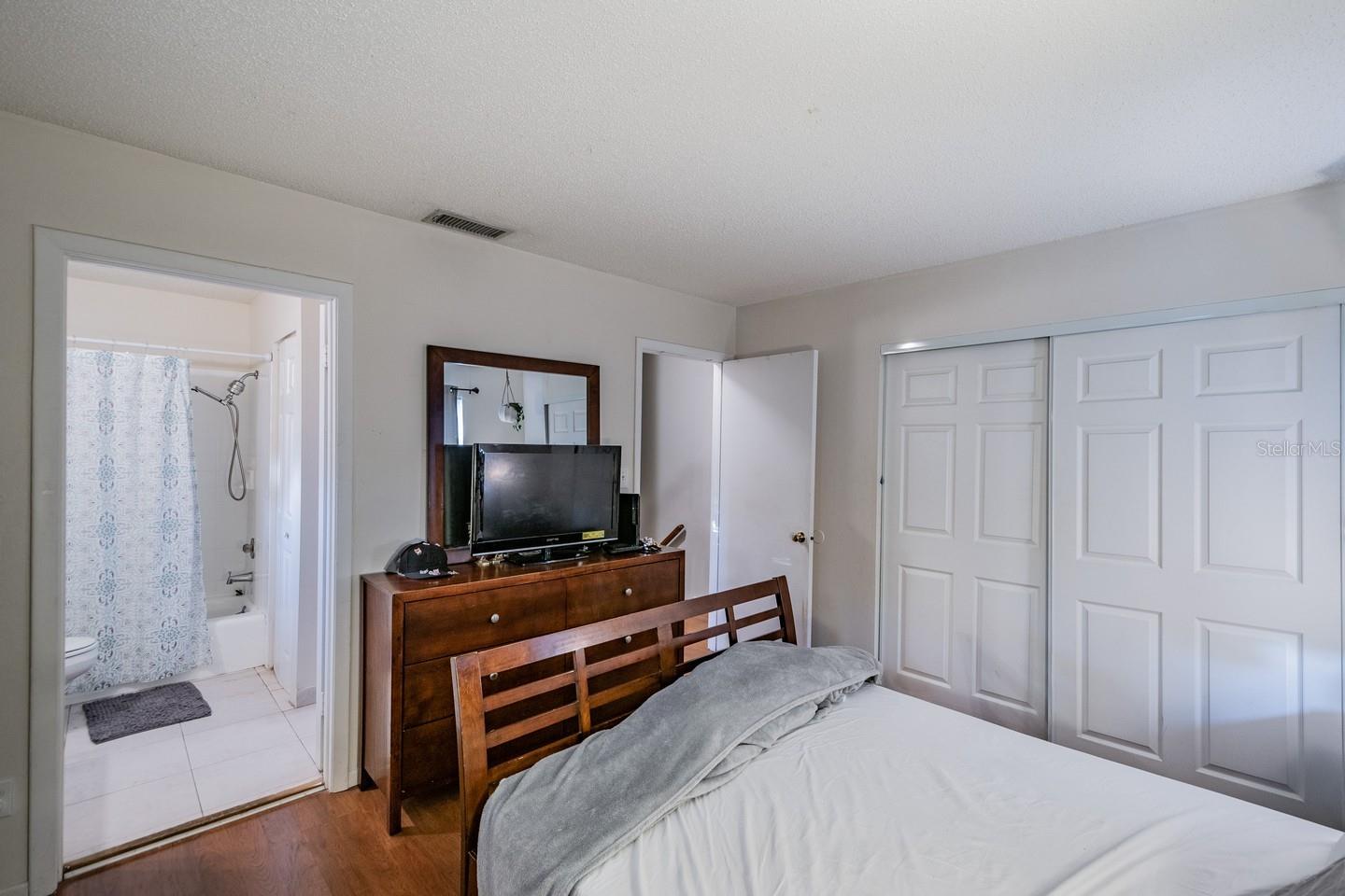 FAIRWAY OAKS - Residential Lease