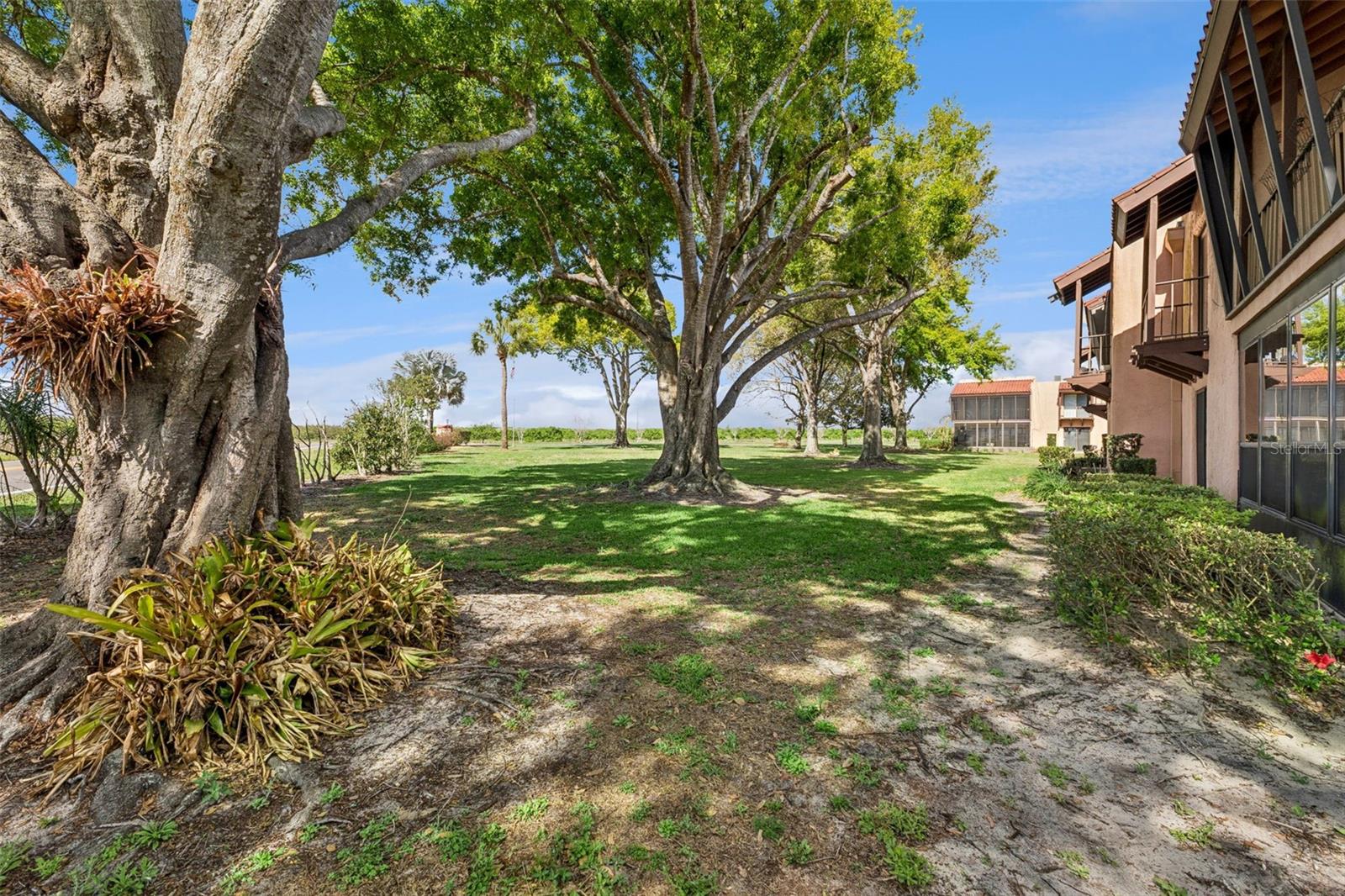 LA CASA CONDO - Residential